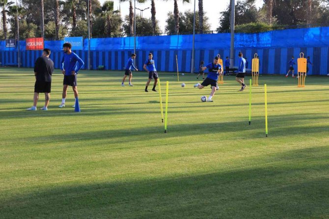 Adana Demirspor, Trabzonspor Maçına Avrupa Hedefiyle Hazırlanıyor