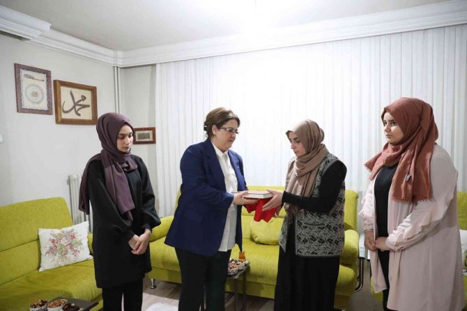 Bakan Derya Yanık Ve Bakanlık Yöneticileri Şehit Aileleriyle İftarda Buluştu