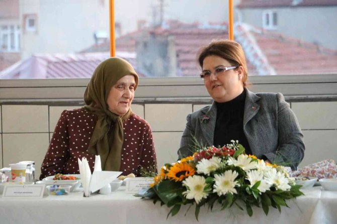 Bakan Derya Yanık: "İ̇nsan Doğasına Uygun Mekanlarda Hizmet Sunmayı Önceliyoruz"