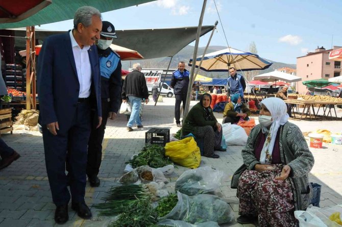 Başkan Akkaya Perşembe Pazarını Ziyaret Etti