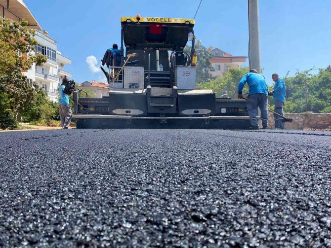 Alanya’nın Yeni Açılan Yolları Asfaltlanıyor