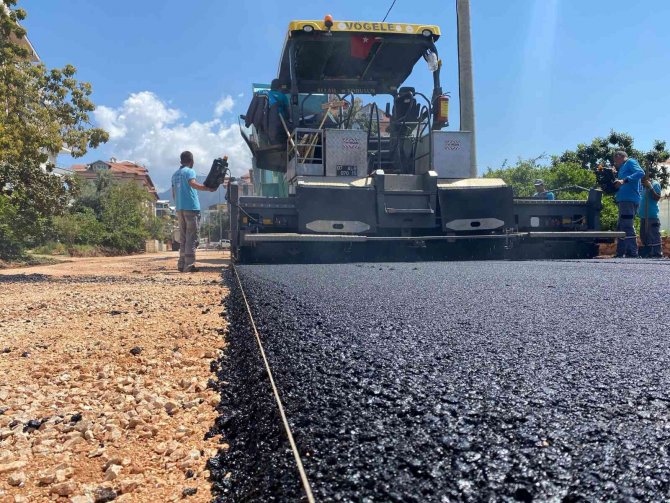 Alanya’nın Yeni Açılan Yolları Asfaltlanıyor