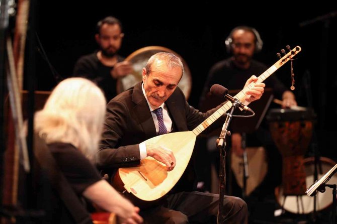Cahit Berkay Ve Cengiz Özkan’dan Konser