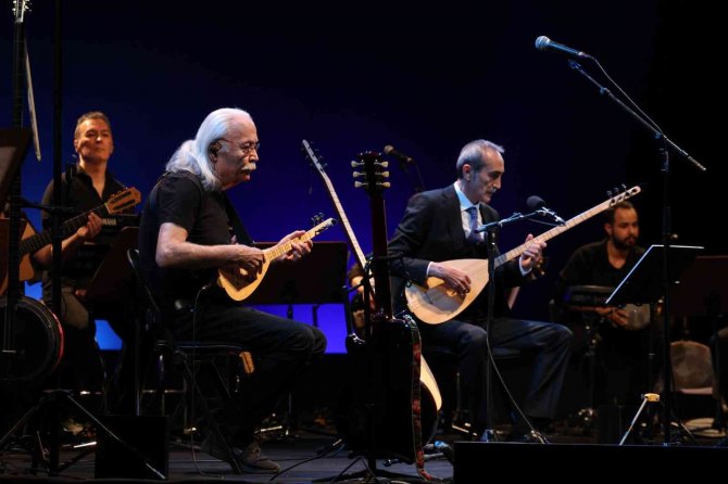 Cahit Berkay Ve Cengiz Özkan’dan Konser