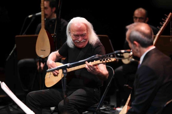 Cahit Berkay Ve Cengiz Özkan’dan Konser