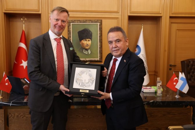 Başkan Böcek Büyükelçi Ve Konsolosları Ağırladı