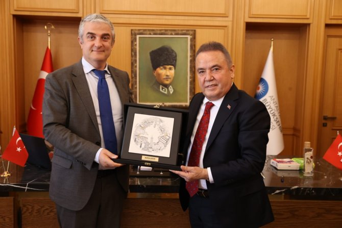 Başkan Böcek Büyükelçi Ve Konsolosları Ağırladı
