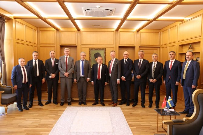 Başkan Böcek Büyükelçi Ve Konsolosları Ağırladı