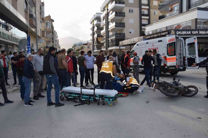 Otomobil İle Motosiklet Çarpıştı: 1’i Ağır 2 Yaralı