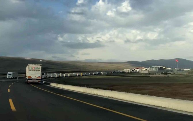 Tır Kuyruğu 7 Kilometreye Ulaştı