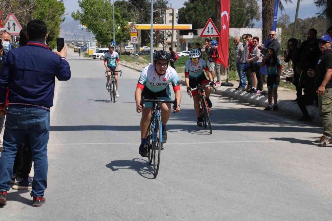 Öğrenciler Bisiklet Yarışmasında Dereceye Girmek İçin Ter Döktü