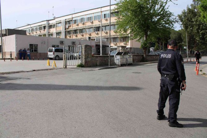 Şüpheli Paket Emniyeti Harekete Geçirdi