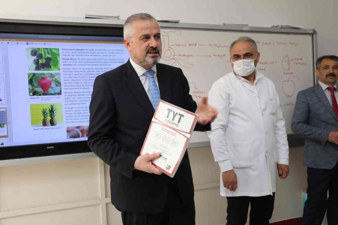 Başkan Kılıç’tan Gençlere Tyt Soru Bankası