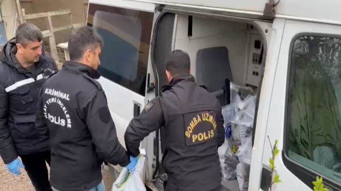 Dinamit Ve El Yapımı Patlayıcılarla Yakalanan 4 Kişi Tutuklandı