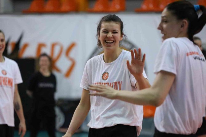 Eczacıbaşı Dynavit, Play-off İlk Maçı İçin Hazırlanıyor