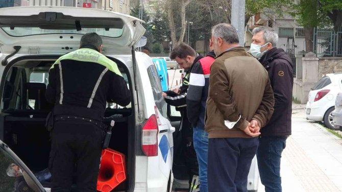 Koşarak Caddeye Çıkan 8 Yaşındaki Çocuğa Araba Çarptı