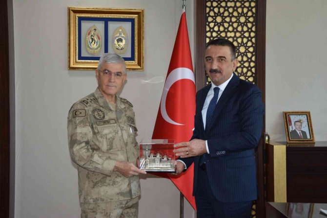 Jandarma Genel Komutanı Orgeneral Arif Çetin, Vali Hacıbektaşoğlu İle Bir Araya Geldi