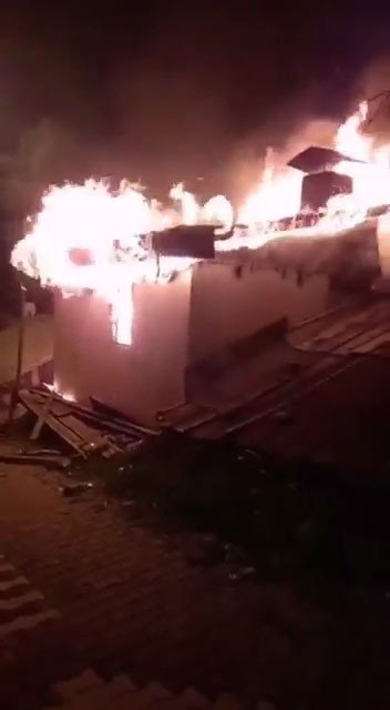 Yanan Evden Vatandaşların Kurtardığı Yaşlı Adam Hastanede Hayatını Kaybetti