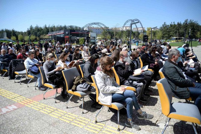 Bursa’da Kütüphane Haftası’nda Öğrenciler Ödüle Doydu
