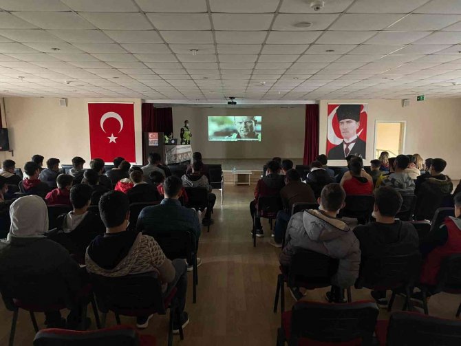 Jandarmadan Öğrencilere Güvenli Motosiklet Sürüş Eğitimi