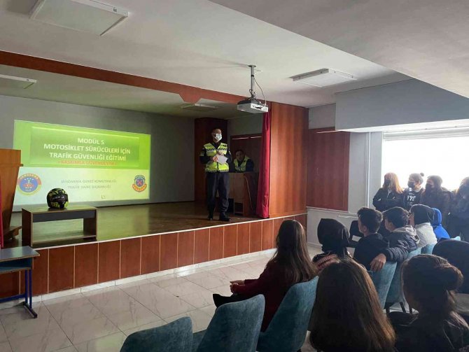 Jandarmadan Öğrencilere Güvenli Motosiklet Sürüş Eğitimi