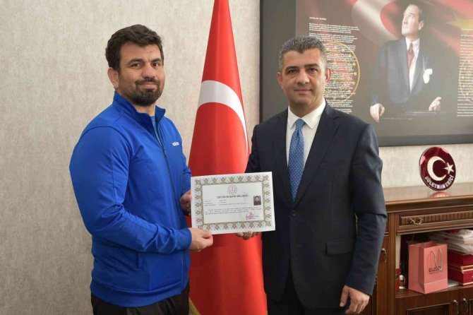 Denizli’nin Genç Güreşçilerinden Minderde 4 Madalta