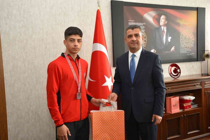 Denizli’nin Genç Güreşçilerinden Minderde 4 Madalta