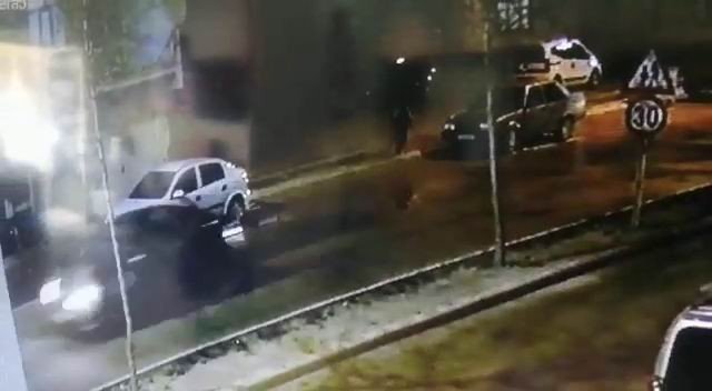 Köpek Havlamasından Korktu, Kaçarken Araba Çarptı