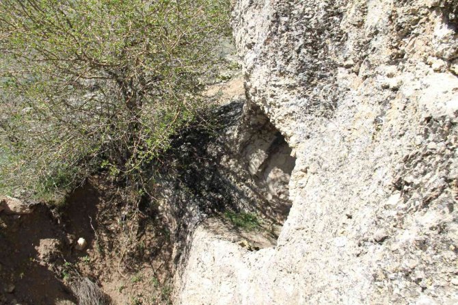 Elazığ’da Urartular Döneminden Kalma Kaya Mezarlarının Turizme Kazandırılması Bekleniyor