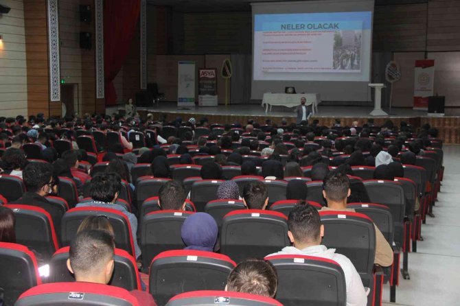 Yks’ye Hazırlanan Öğrencilere Sınav Öncesi Motivasyon Semineri