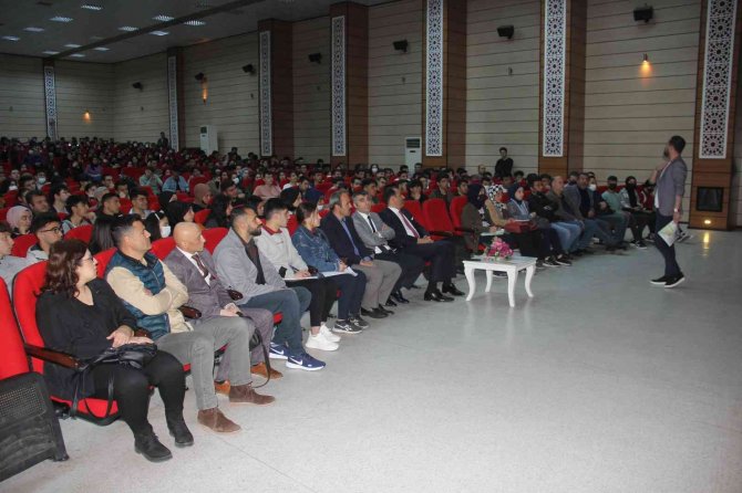 Yks’ye Hazırlanan Öğrencilere Sınav Öncesi Motivasyon Semineri