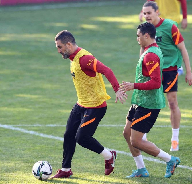 Feghouli Kondisyonerler Eşliğinde Çalıştı