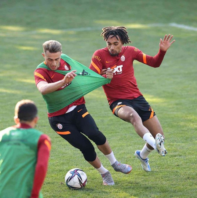 Feghouli Kondisyonerler Eşliğinde Çalıştı