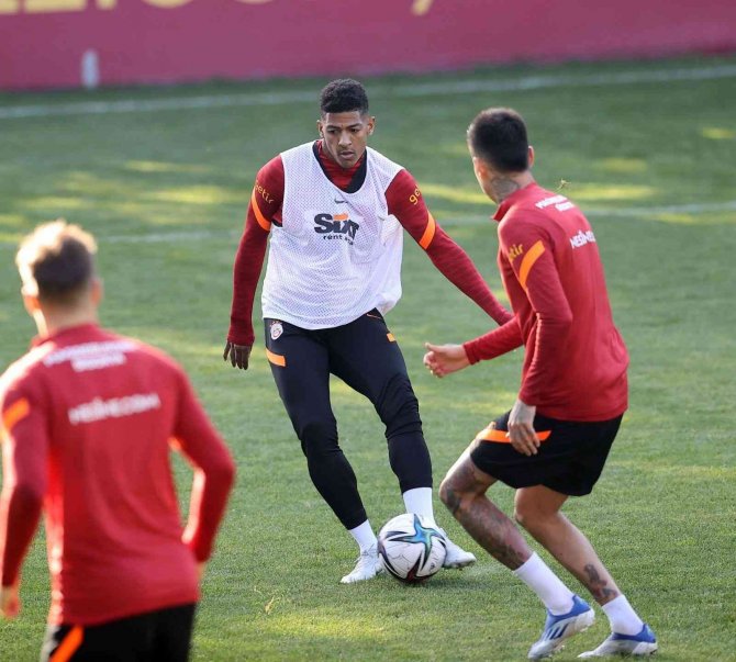 Feghouli Kondisyonerler Eşliğinde Çalıştı