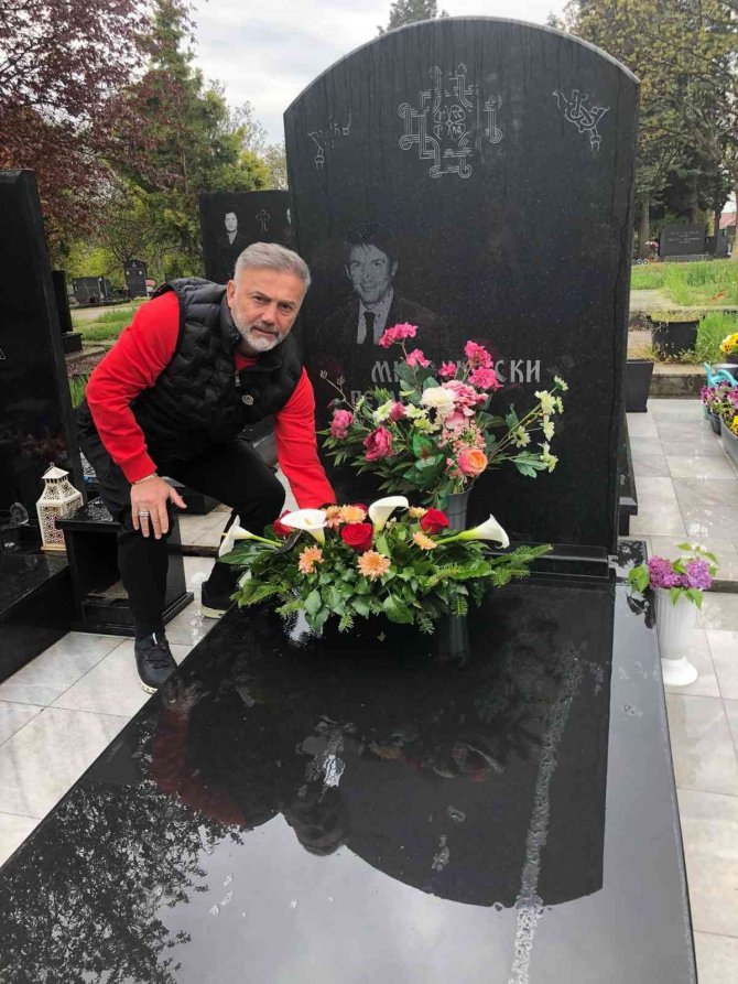 Hami Mandıralı’dan Makedonya’daki Eski Takım Arkadaşının Mezarına Ziyaret