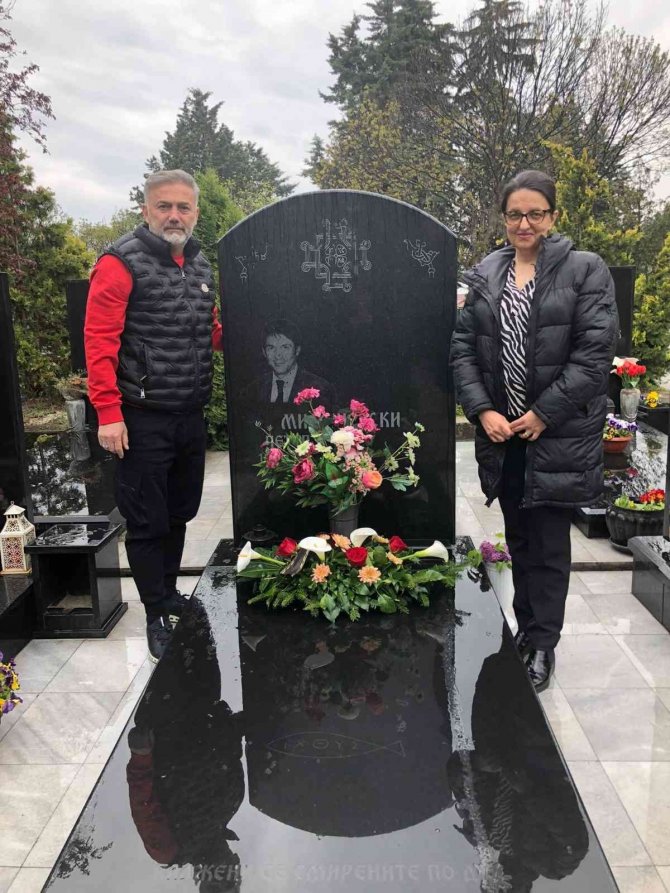 Hami Mandıralı’dan Makedonya’daki Eski Takım Arkadaşının Mezarına Ziyaret