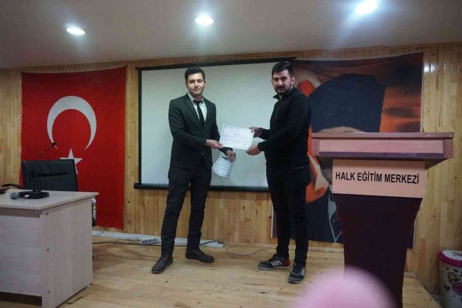 Hanak’lı Hayvan Yetiştiricileri Sertifikalarını Aldı