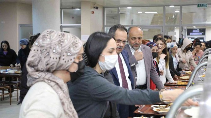 Başkan Demir: “Öğrenciler Her Türlü Sıkıntıda Kapımızı Çalabilir”