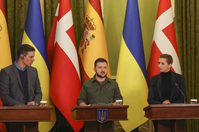 Zelenskiy: “Önümüzde Geleceği Belirleyecek Zor Günler Var”
