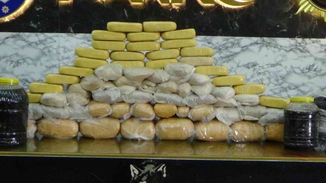 İ̇stanbul’da Uyuşturucu Operasyonları: 1’i İ̇ranlı 14 Şüpheli Yakalandı