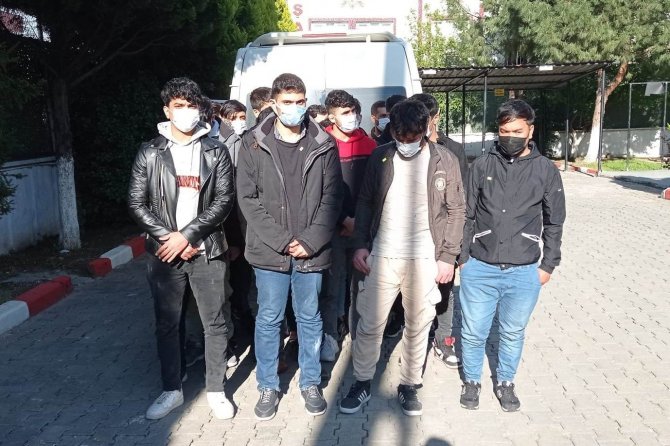 Minibüste 28 Kaçak Göçmen Yakalandı