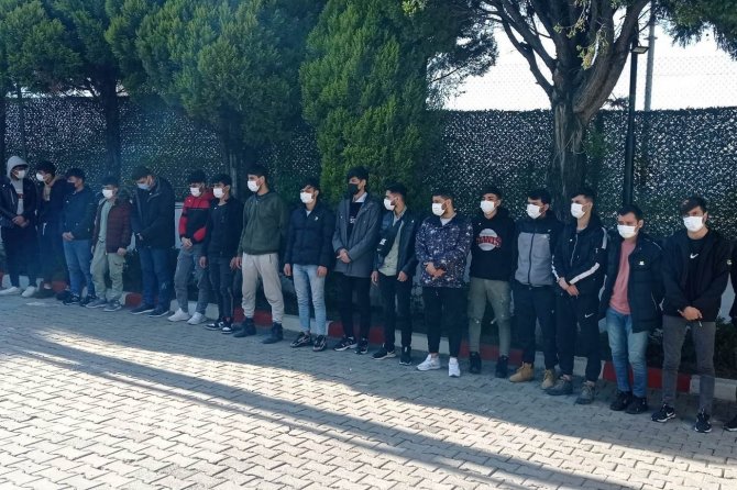 Minibüste 28 Kaçak Göçmen Yakalandı