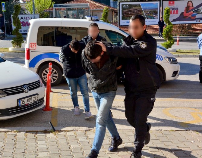 Alaçatı’da 9 Motosiklet Çalan Zanlılardan 2’si Tutuklandı