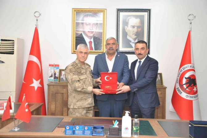 Orgeneral Çetin, Siirt’te Temaslarda Bulundu