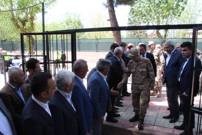 Orgeneral Çetin, Siirt’te Temaslarda Bulundu