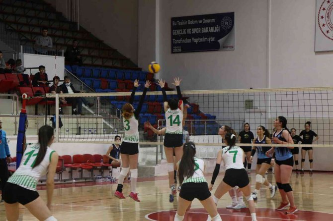 Voleybol Bölgesel Lig Kız Müsabakaları Karabük’te Başladı