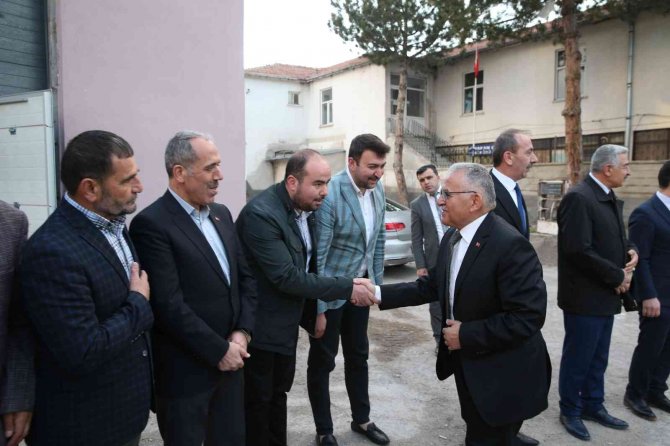 Tomarzalılar Başkan Büyükkılıç’ı Bağrına Bastı