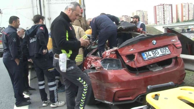 Başakşehir’de Lüks Otomobil Tıra Ok Gibi Saplandı: 1 Ölü, 1 Ağır Yaralı