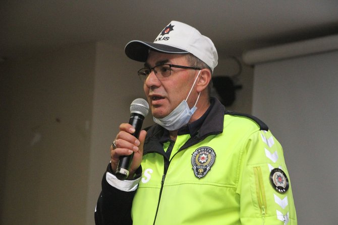 İ̇letişim Yoluyla Dolandırıcılığa Tiyatro İle Dikkat Çektiler