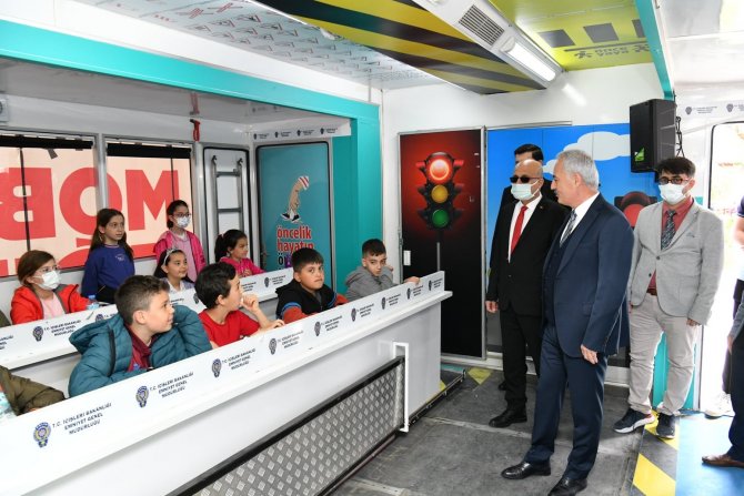 Mobil Trafik Eğitim Tırı Öğrencilere Eğitim Verdi